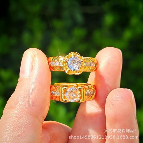 微镶仿真钻戒指 镀金情侣款指环的复古与现代融合 —— 兼谈老挝砂金仿黄金饰品批发市场